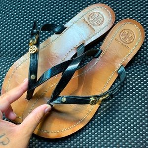 TORY BURCH BLACK LEATHER FLIP FLOP SANDALS